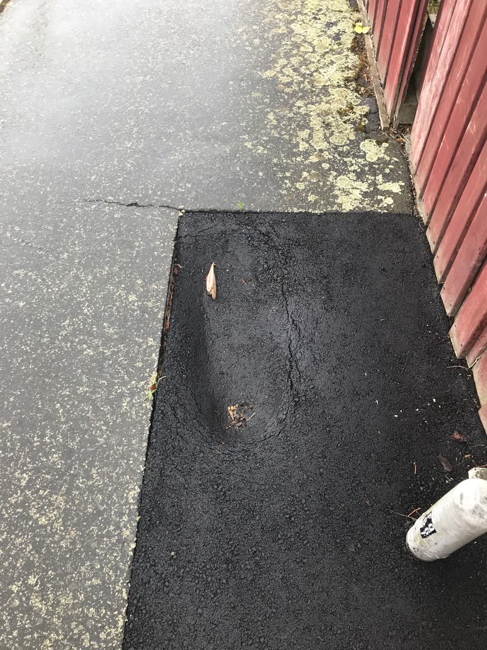 The photograph attached to this roading/streets report