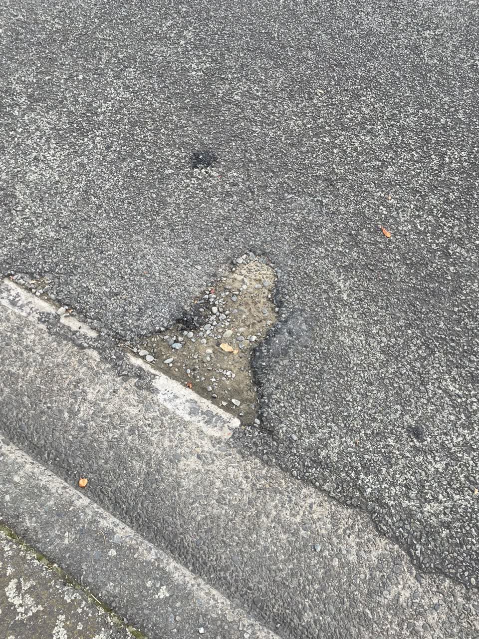 The photograph attached to this roading/streets report
