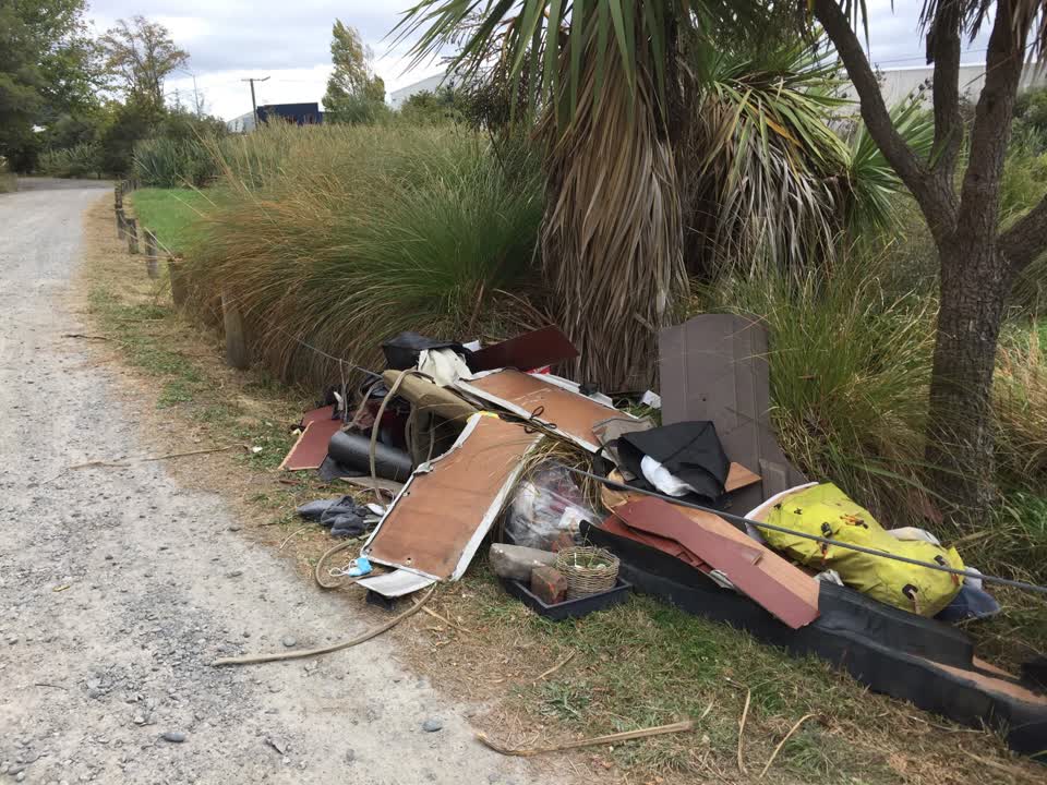 The photograph attached to this rubbish/recycling report