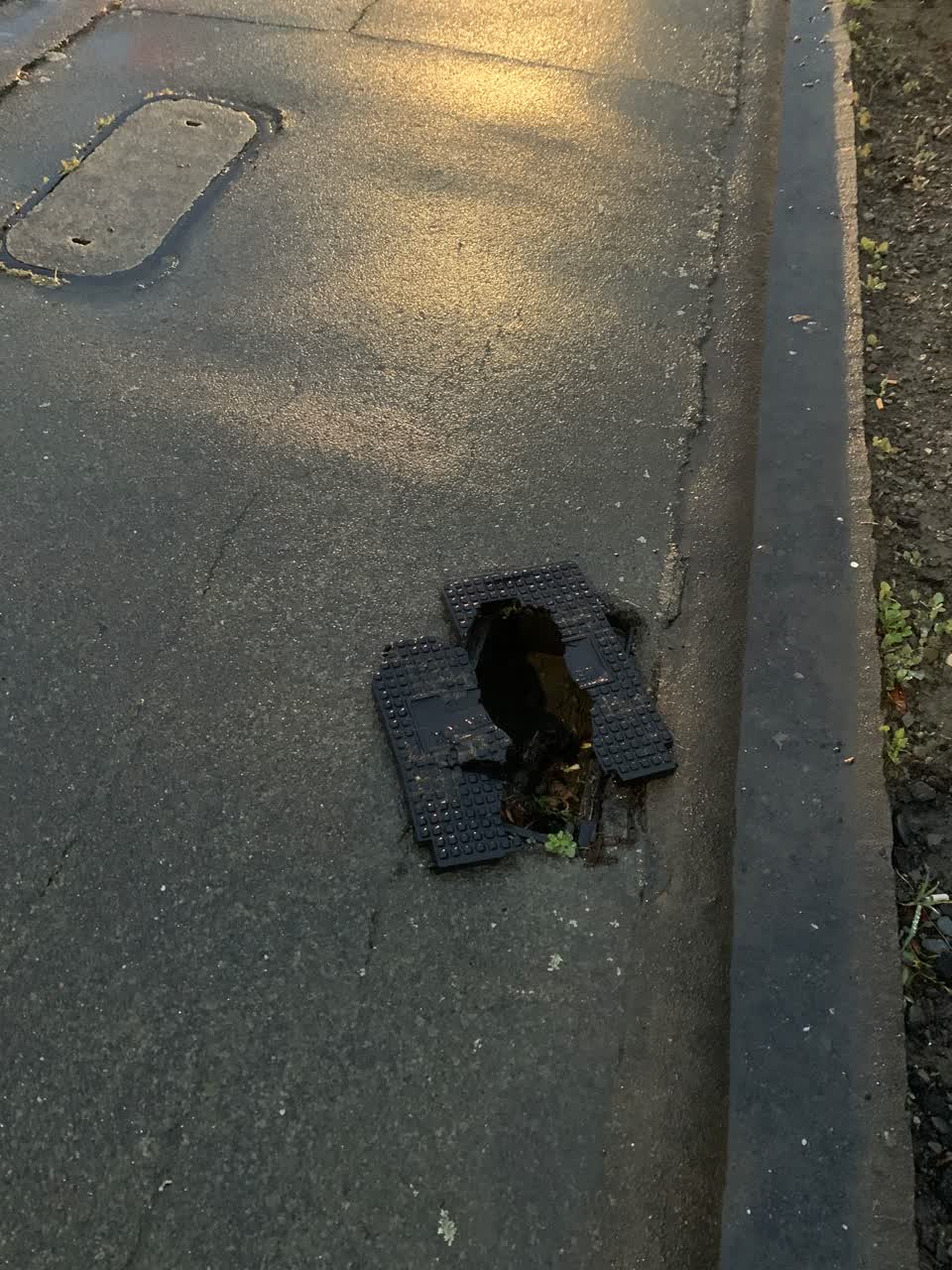 The photograph attached to this roading/streets report