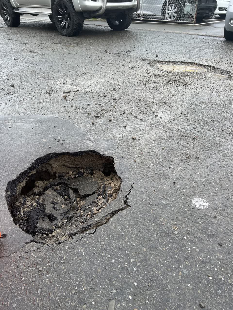 The photograph attached to this roading/streets report