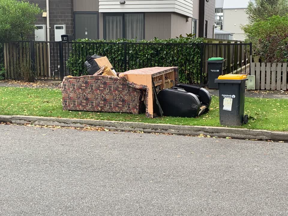 The photograph attached to this rubbish/recycling report
