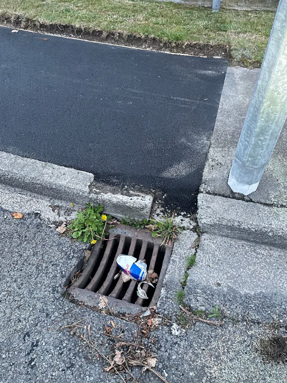 The photograph attached to this roading/streets report