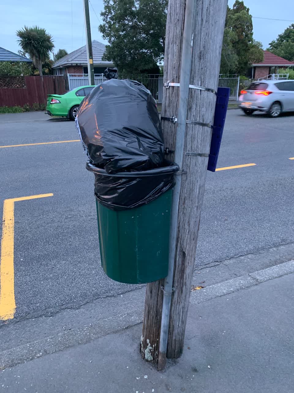 The photograph attached to this rubbish/recycling report
