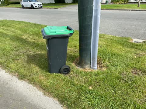Rubbish/Recycling, a report photo