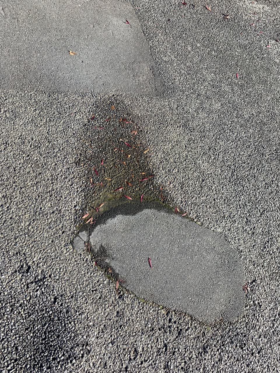 The photograph attached to this roading/streets report