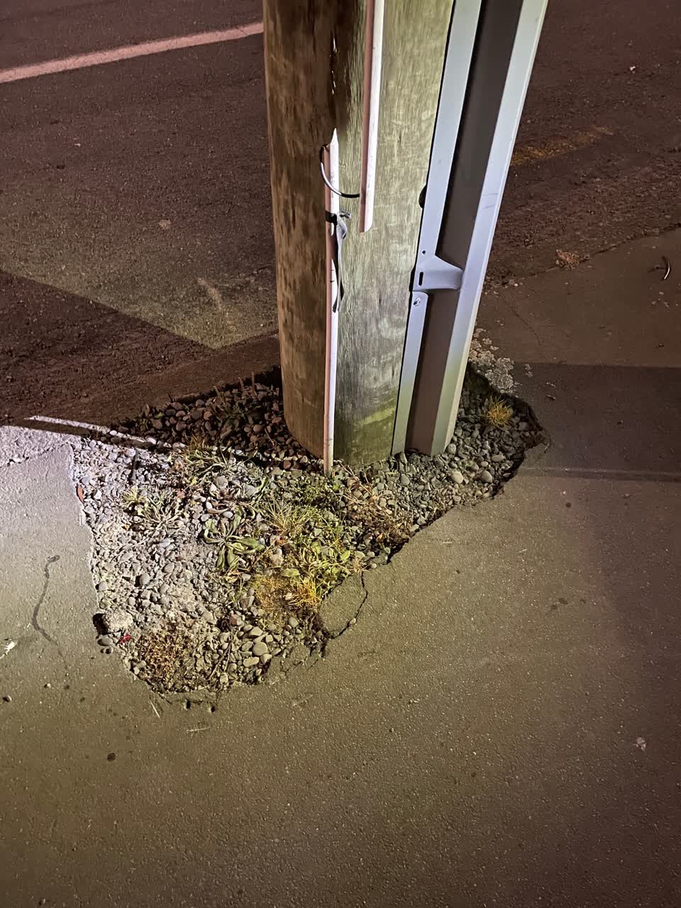 The photograph attached to this roading/streets report