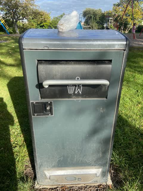 Rubbish/Recycling, a report photo