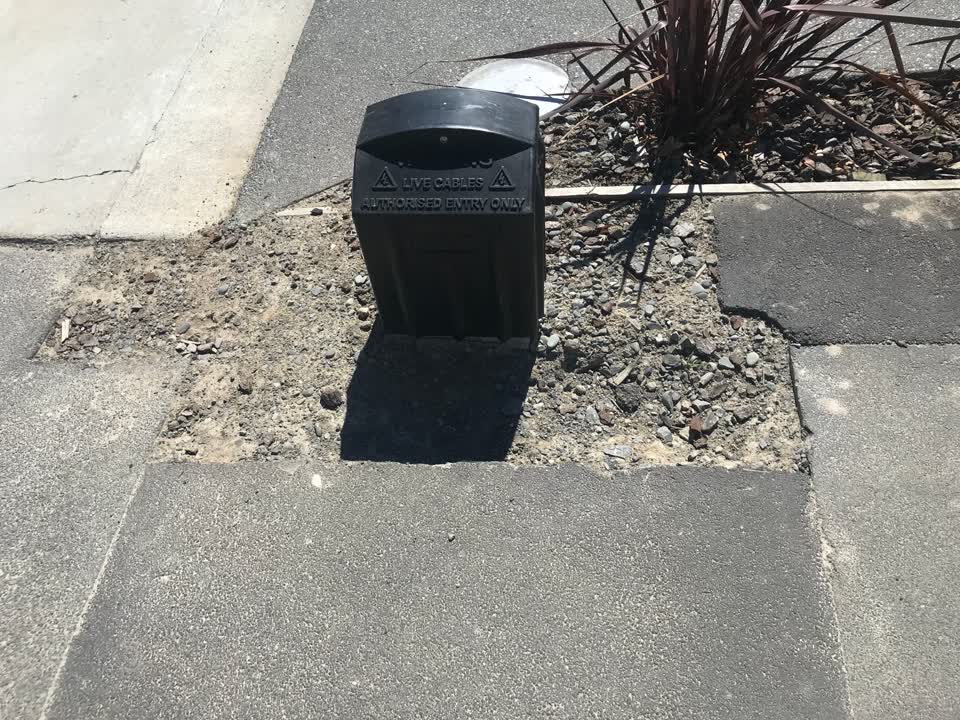 The photograph attached to this roading/streets report