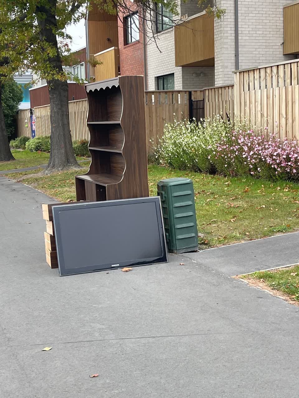The photograph attached to this rubbish/recycling report