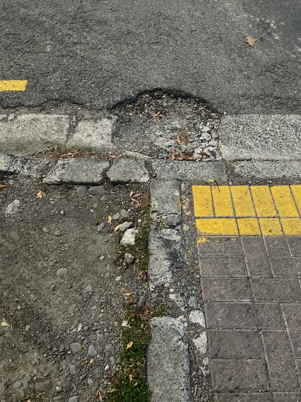 The photograph attached to this roading/streets report