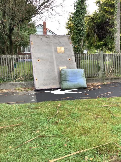 Rubbish/Recycling, a report photo