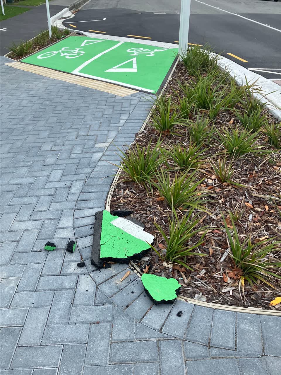 The photograph attached to this roading/streets report