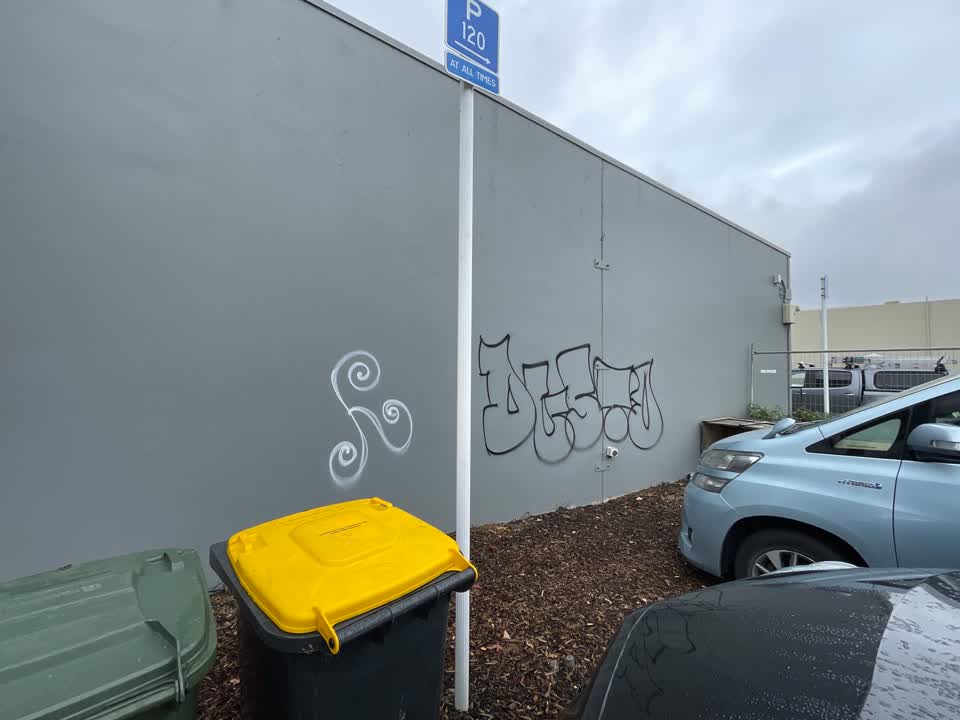 The photograph attached to this graffiti report