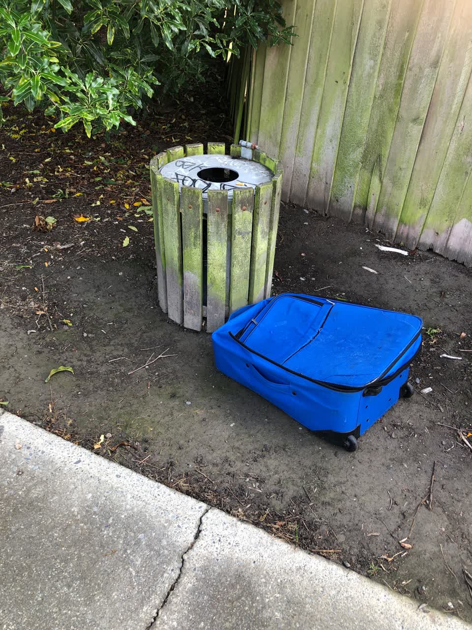 The photograph attached to this rubbish/recycling report