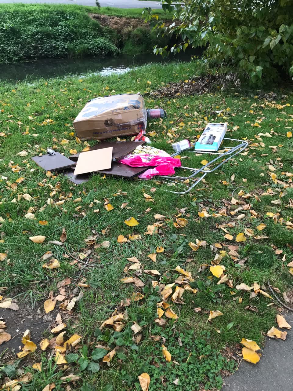 The photograph attached to this rubbish/recycling report