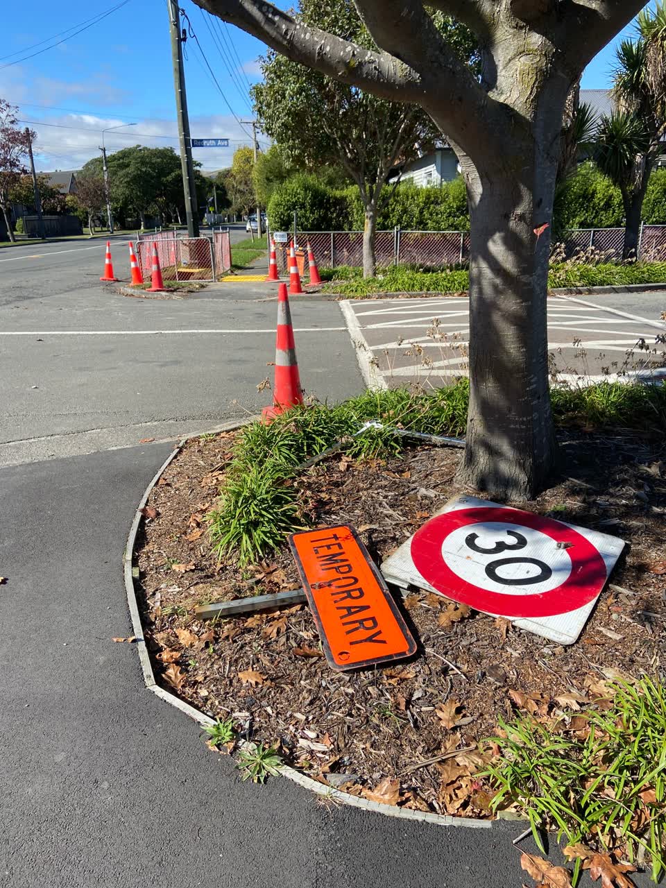 The photograph attached to this roading/streets report
