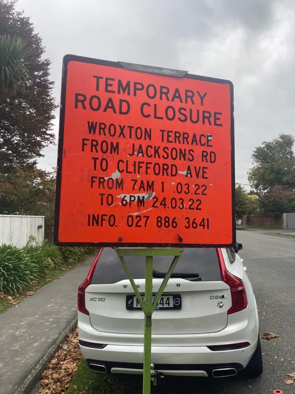 The photograph attached to this roading/streets report