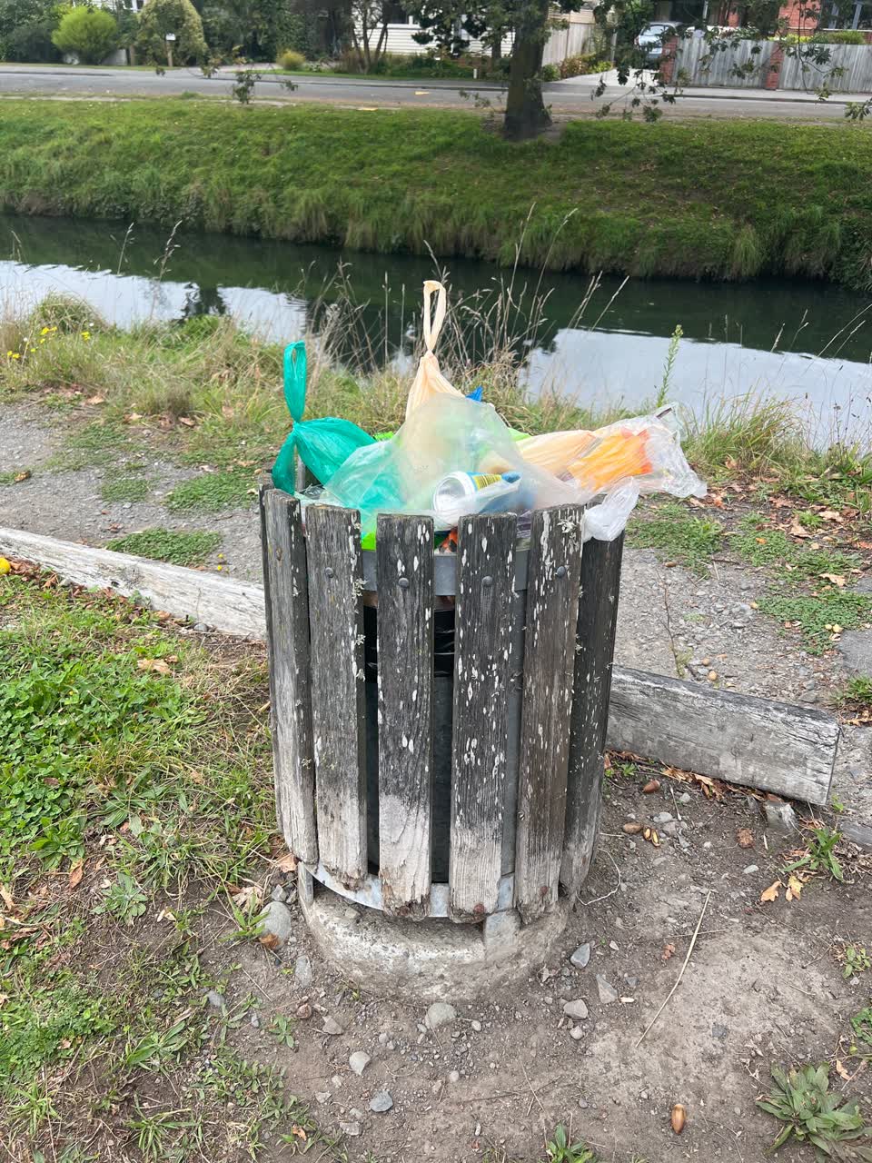The photograph attached to this rubbish/recycling report