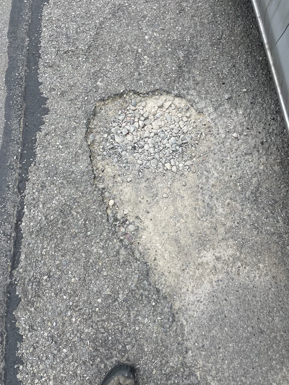 The photograph attached to this roading/streets report