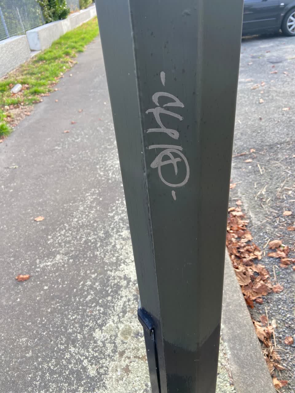 The photograph attached to this graffiti report