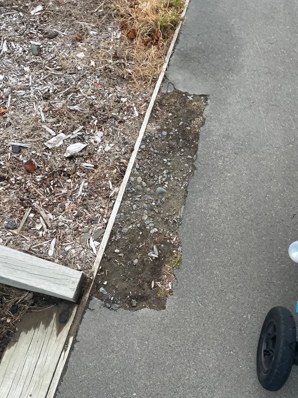 The photograph attached to this roading/streets report