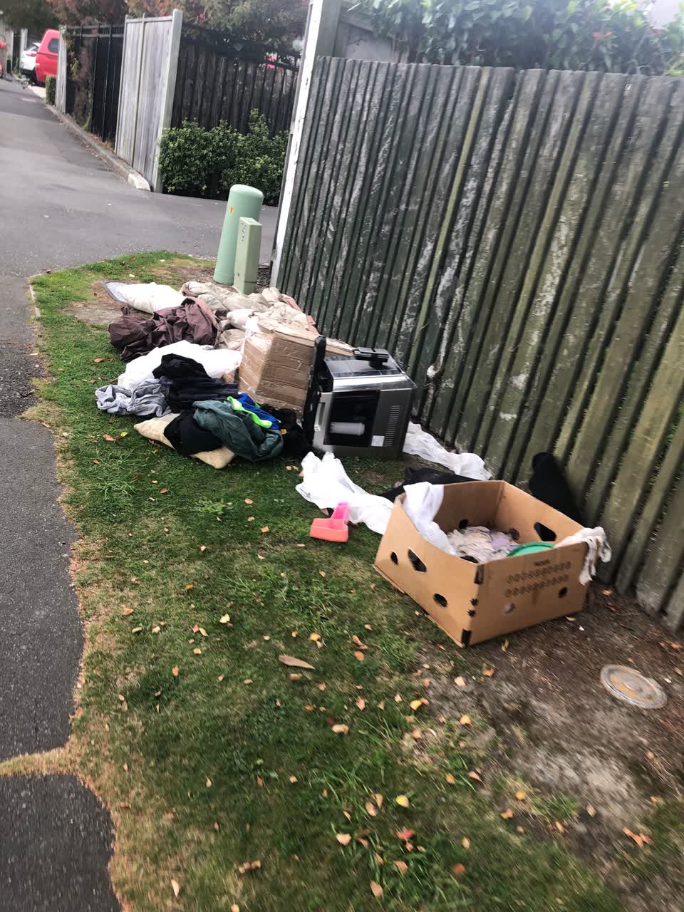 The photograph attached to this rubbish/recycling report
