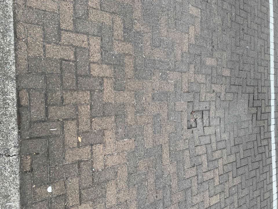 The photograph attached to this roading/streets report