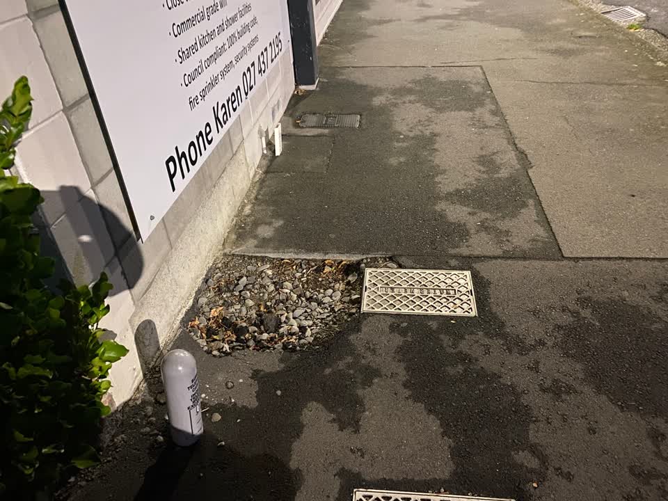 The photograph attached to this roading/streets report