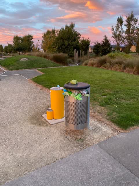 Rubbish/Recycling, a report photo