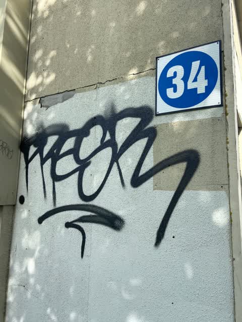 Graffiti, a report photo