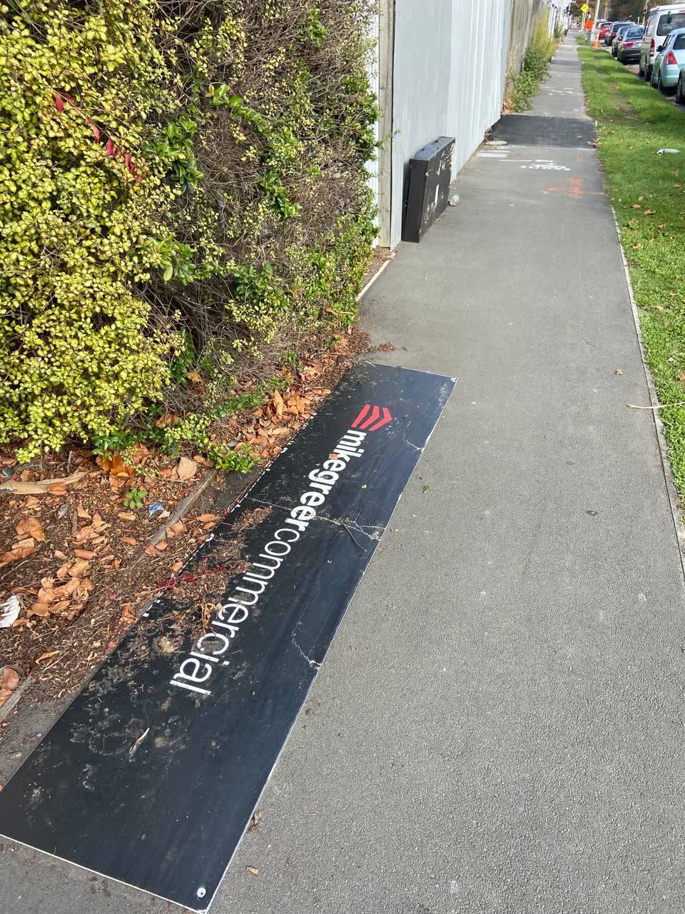 The photograph attached to this rubbish/recycling report