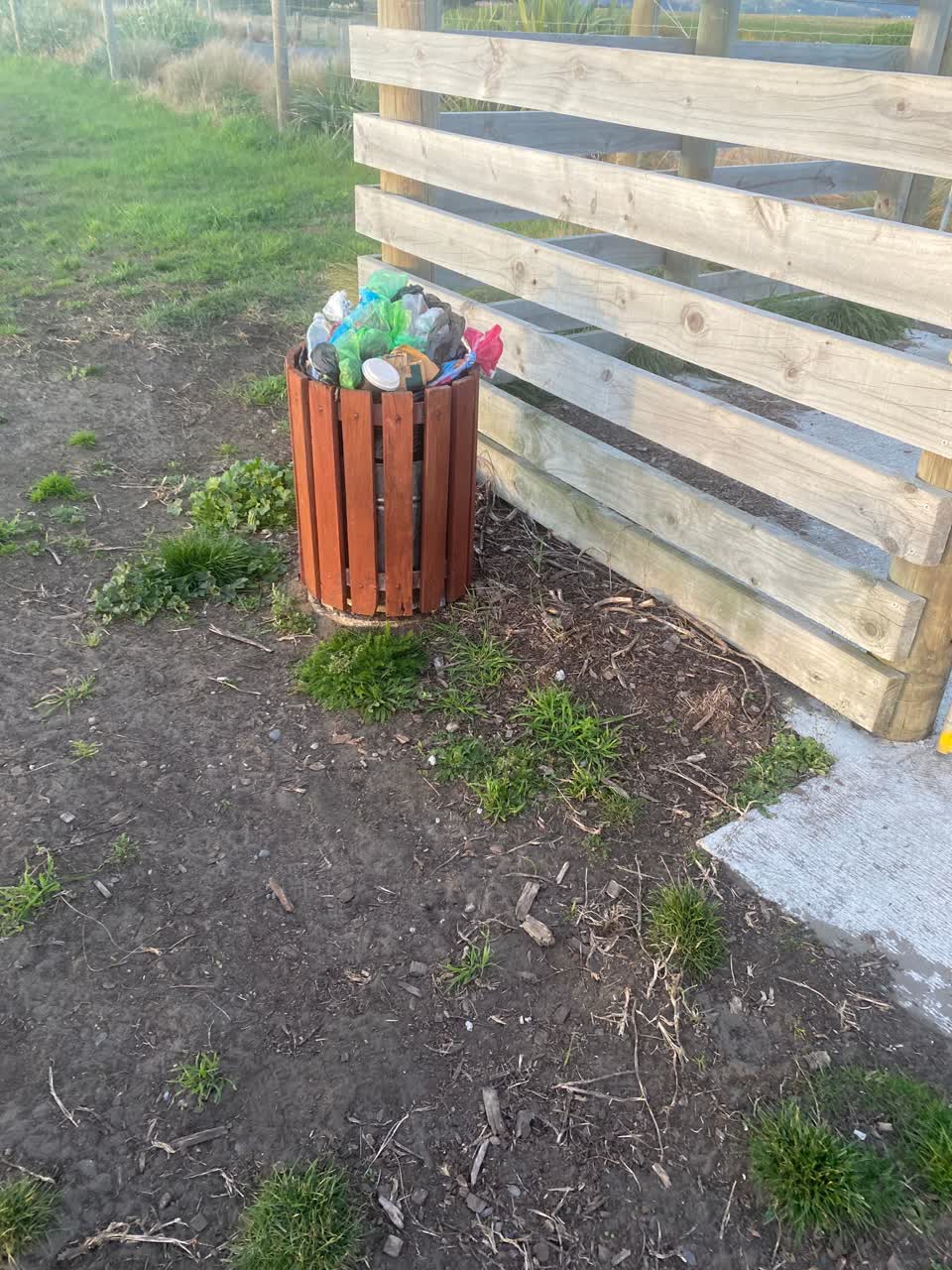 The photograph attached to this rubbish/recycling report
