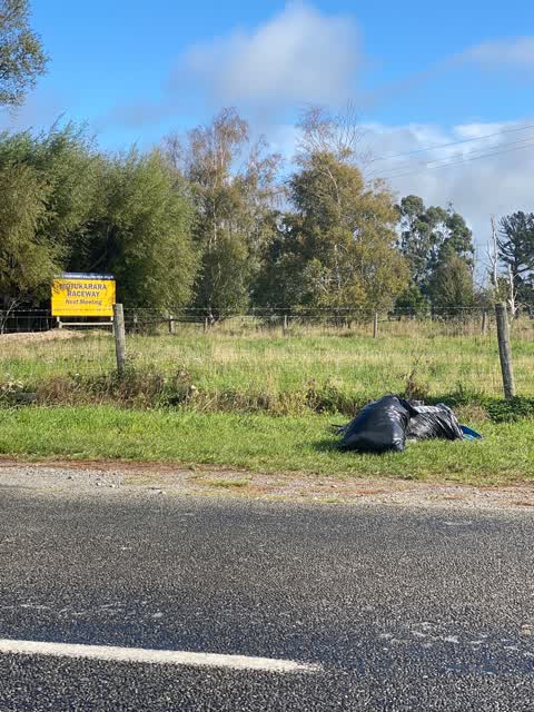 Rubbish/Recycling, a report photo