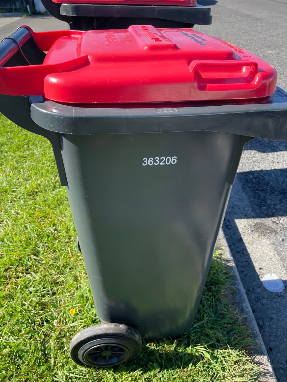 The photograph attached to this rubbish/recycling report