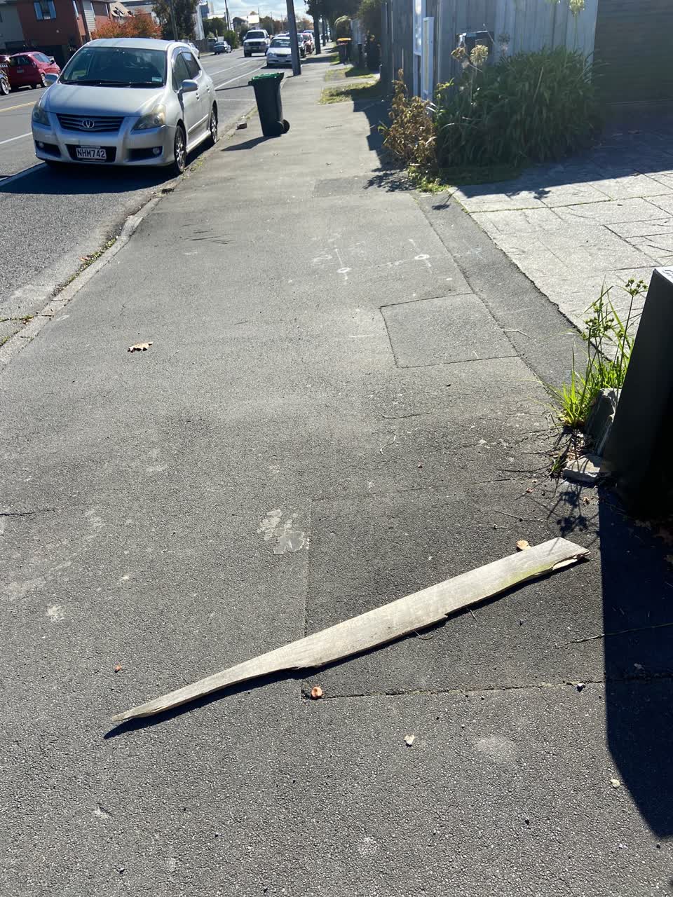 The photograph attached to this rubbish/recycling report