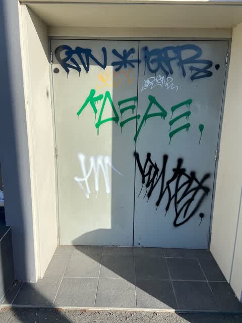 Graffiti, a report photo