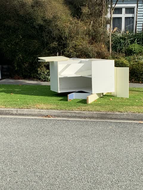 Rubbish/Recycling, a report photo