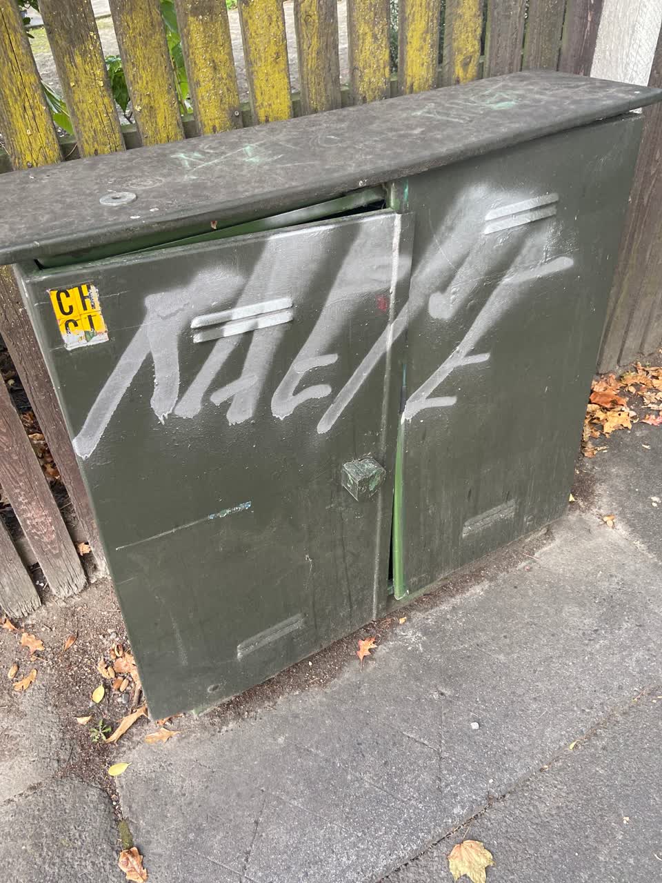 The photograph attached to this graffiti report