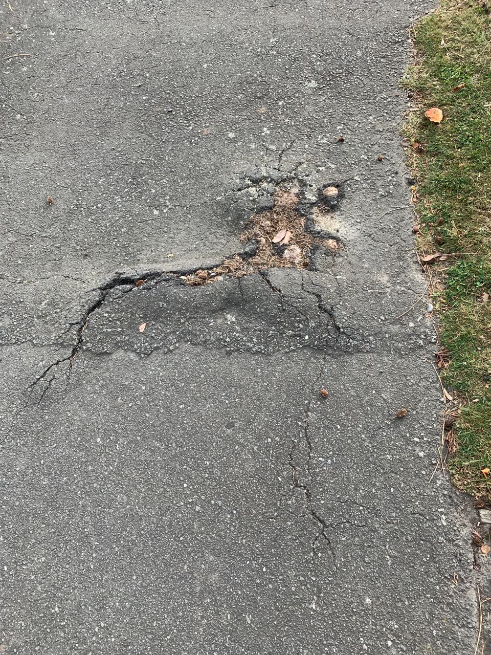The photograph attached to this roading/streets report