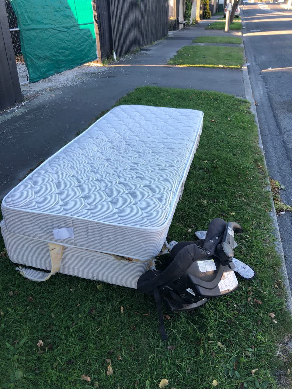 The photograph attached to this rubbish/recycling report