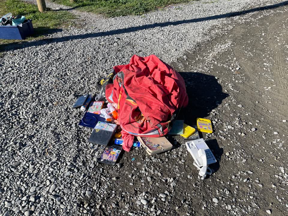 The photograph attached to this rubbish/recycling report