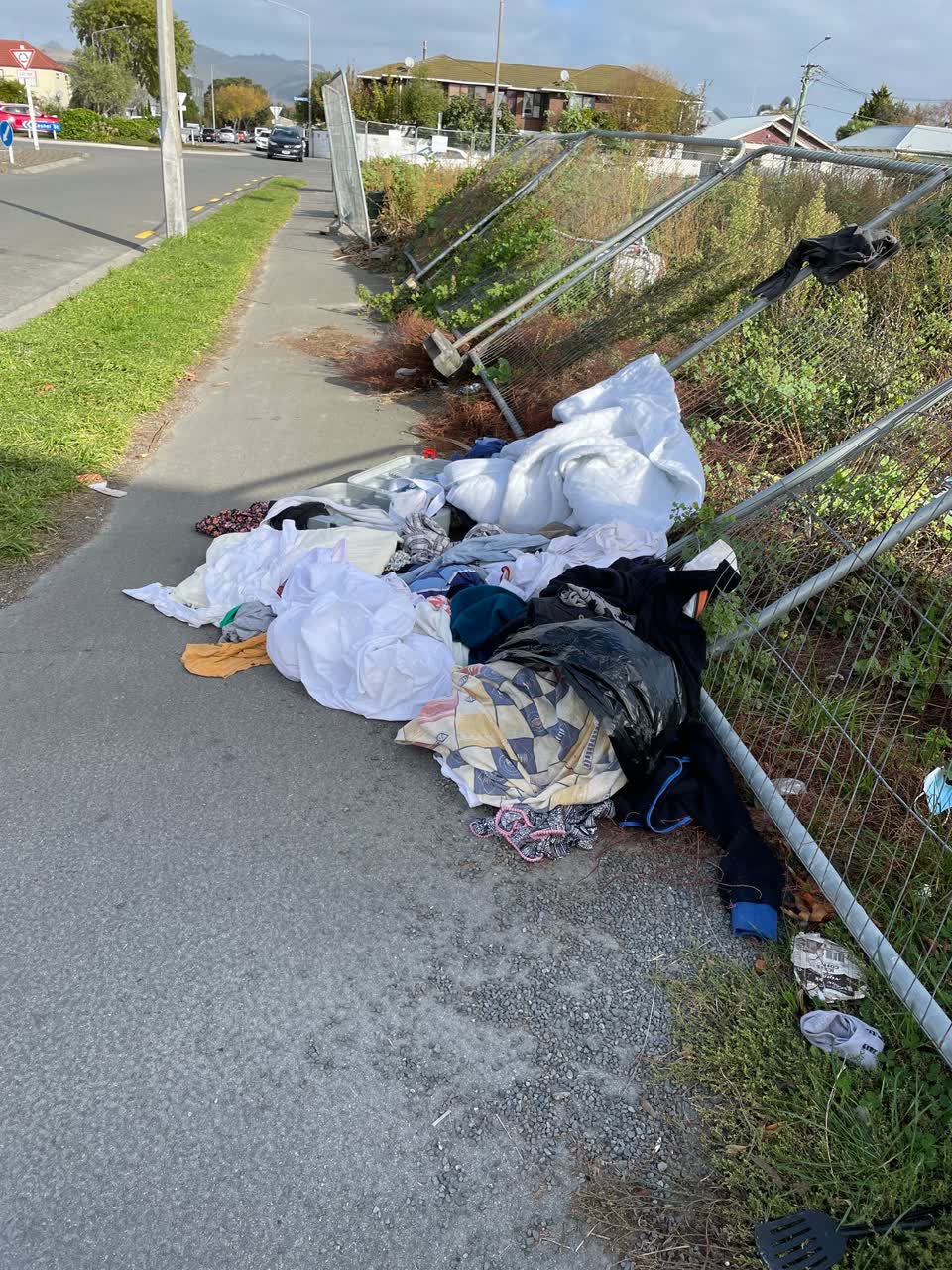 The photograph attached to this rubbish/recycling report