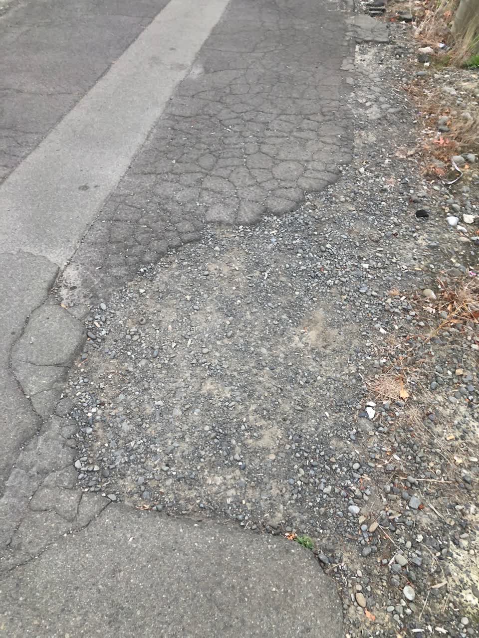 The photograph attached to this roading/streets report