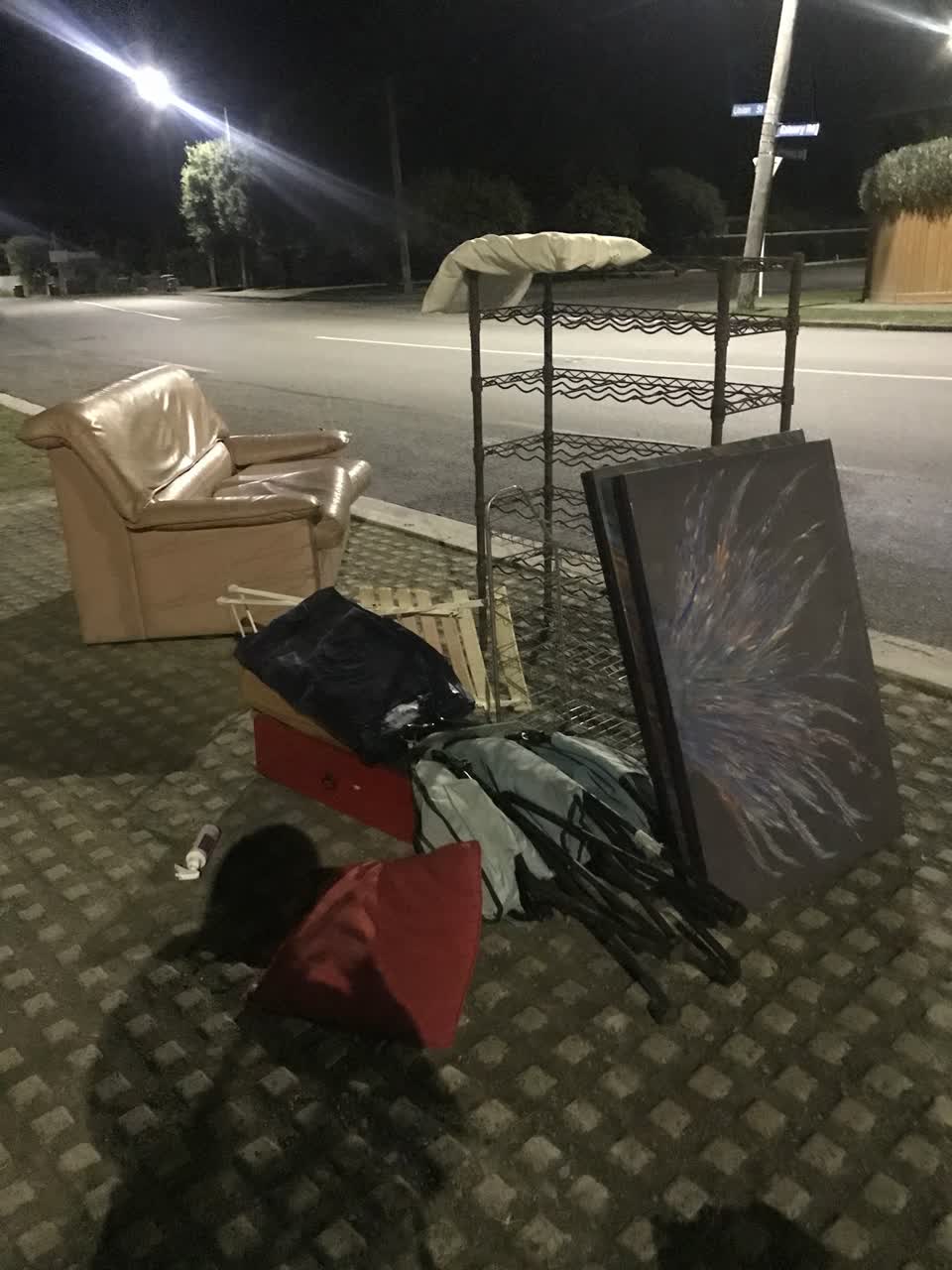 The photograph attached to this rubbish/recycling report