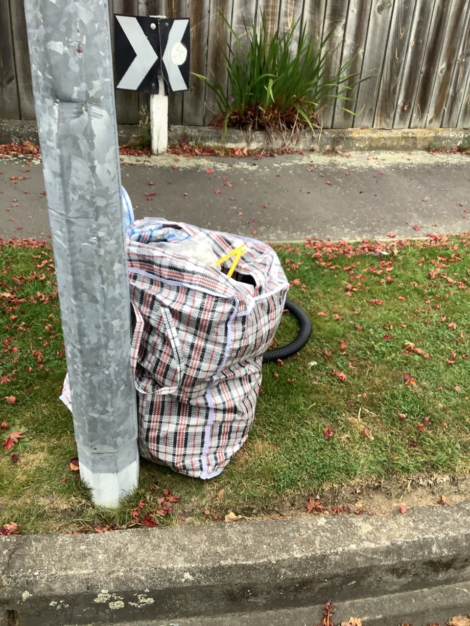 The photograph attached to this rubbish/recycling report