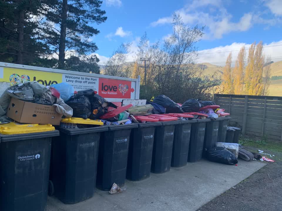 The photograph attached to this rubbish/recycling report