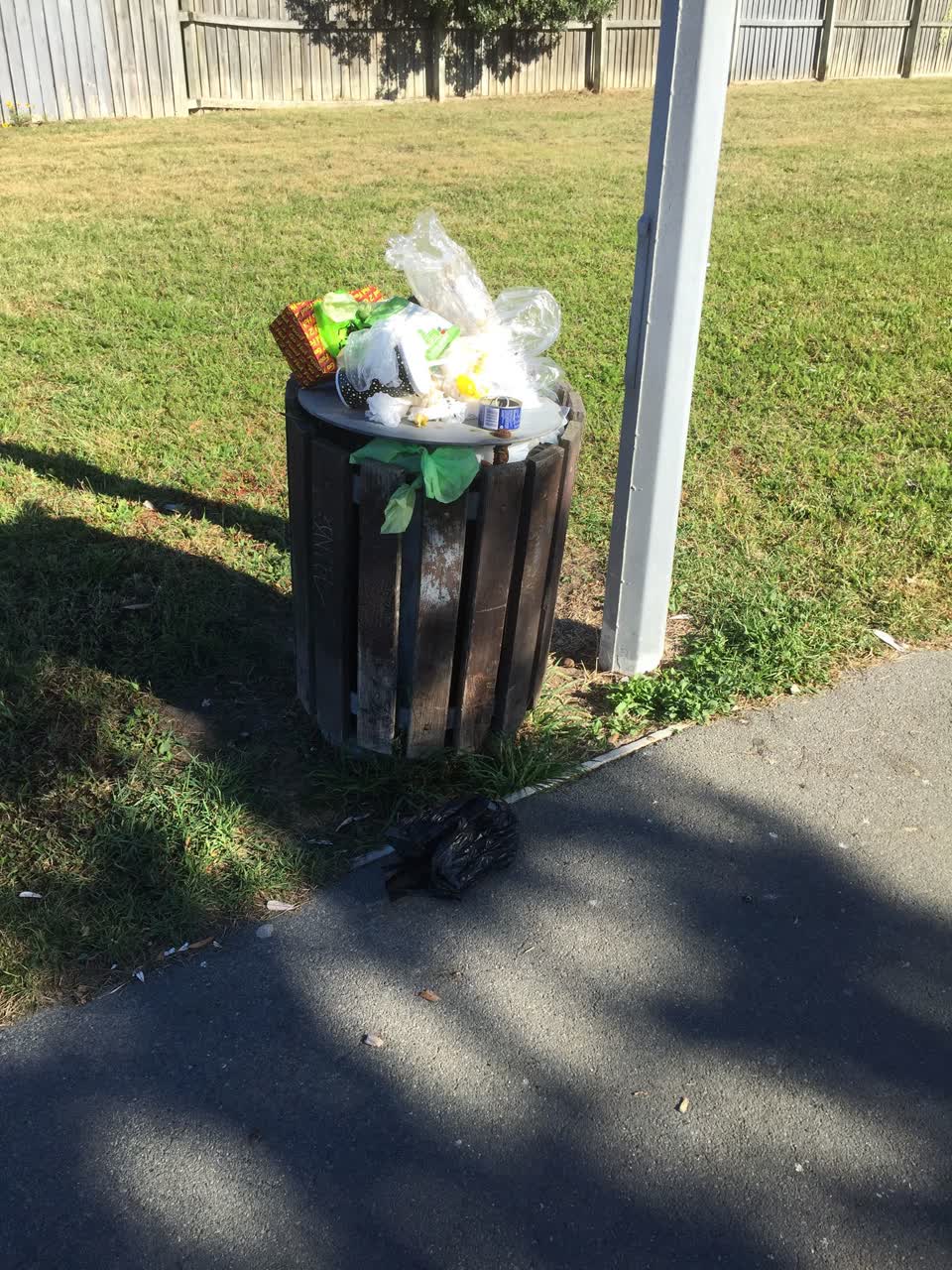 The photograph attached to this rubbish/recycling report