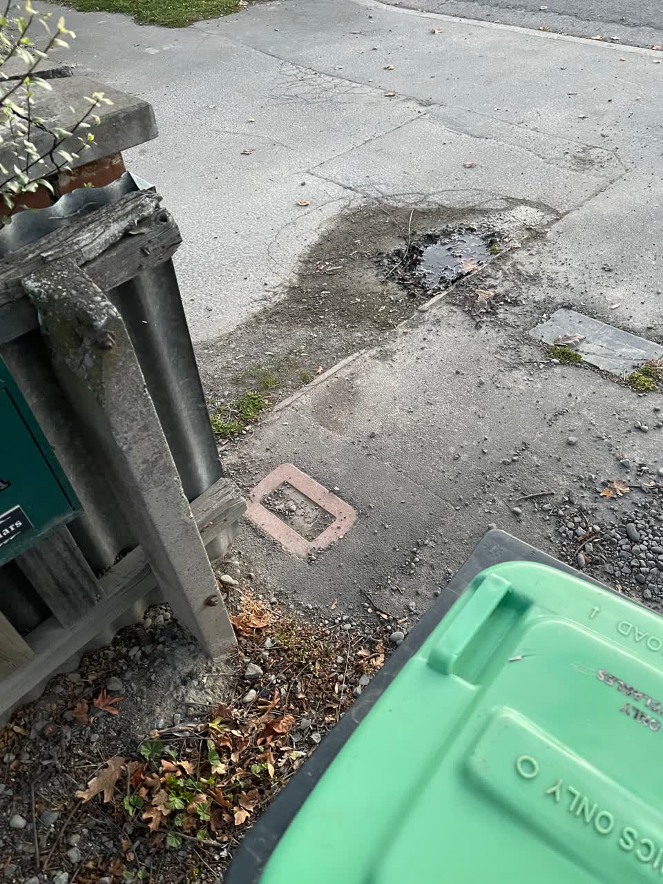The photograph attached to this roading/streets report