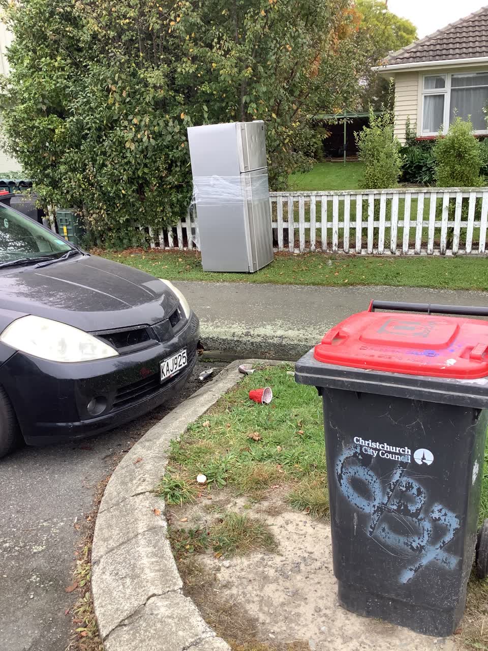 The photograph attached to this rubbish/recycling report